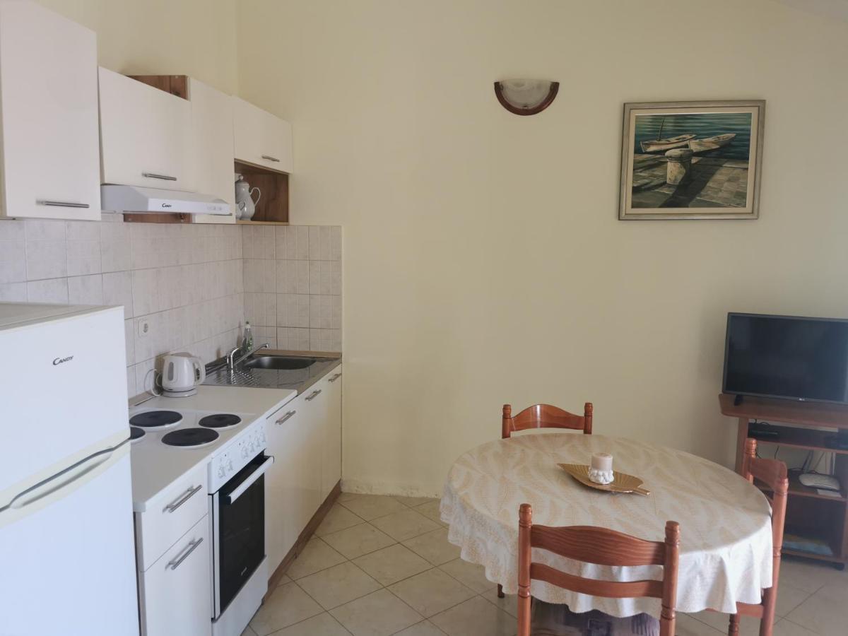Apartments Dani Бол Екстер'єр фото