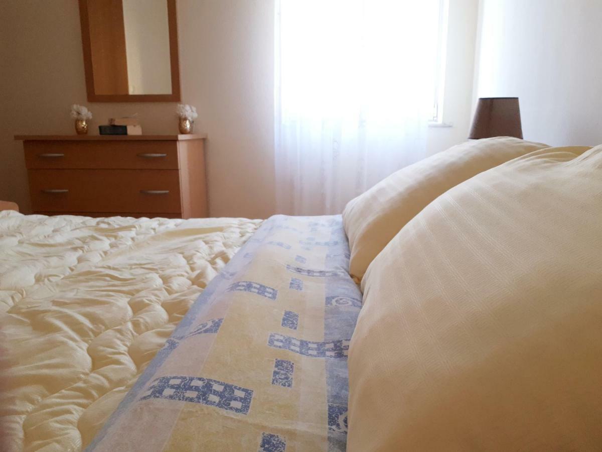 Apartments Dani Бол Екстер'єр фото