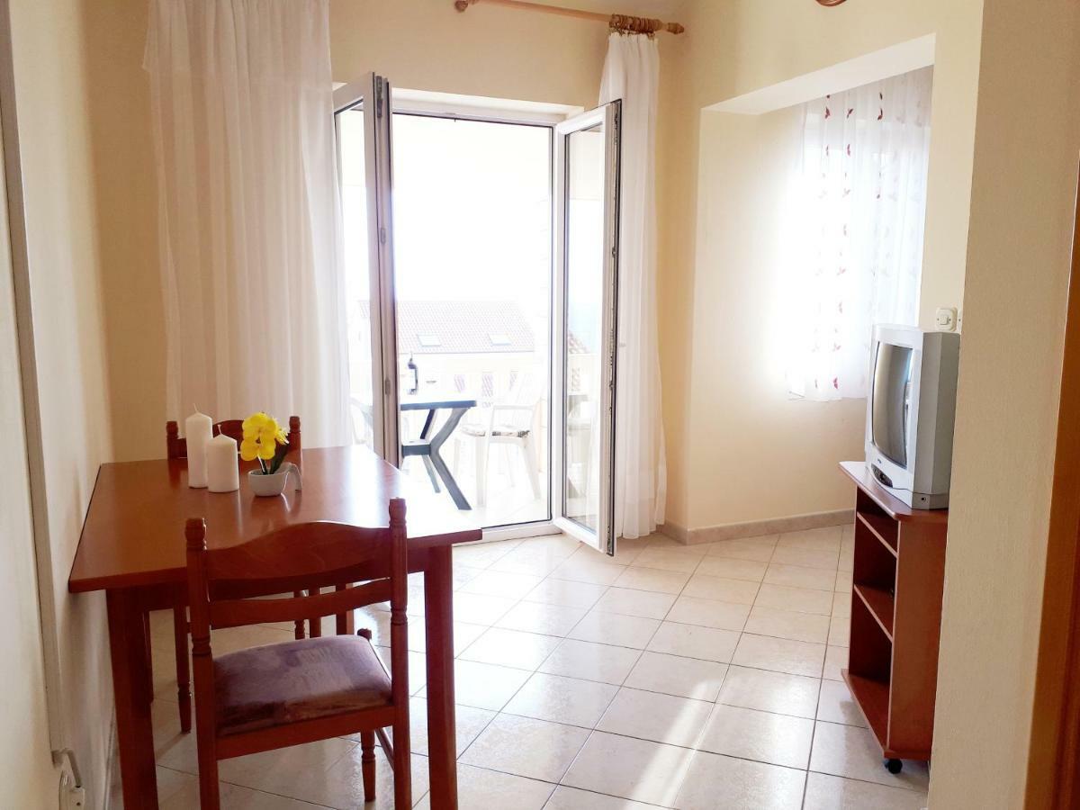 Apartments Dani Бол Екстер'єр фото
