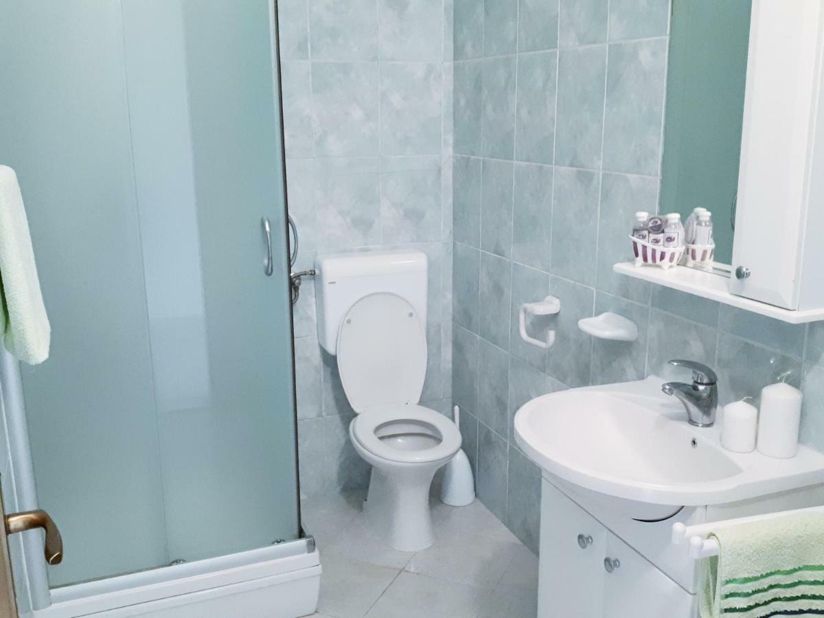 Apartments Dani Бол Екстер'єр фото