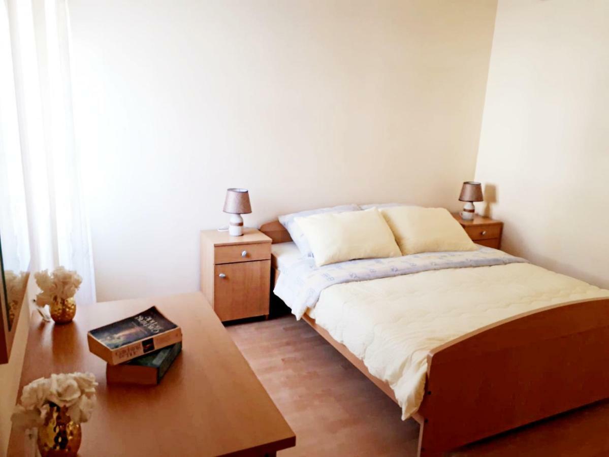 Apartments Dani Бол Екстер'єр фото