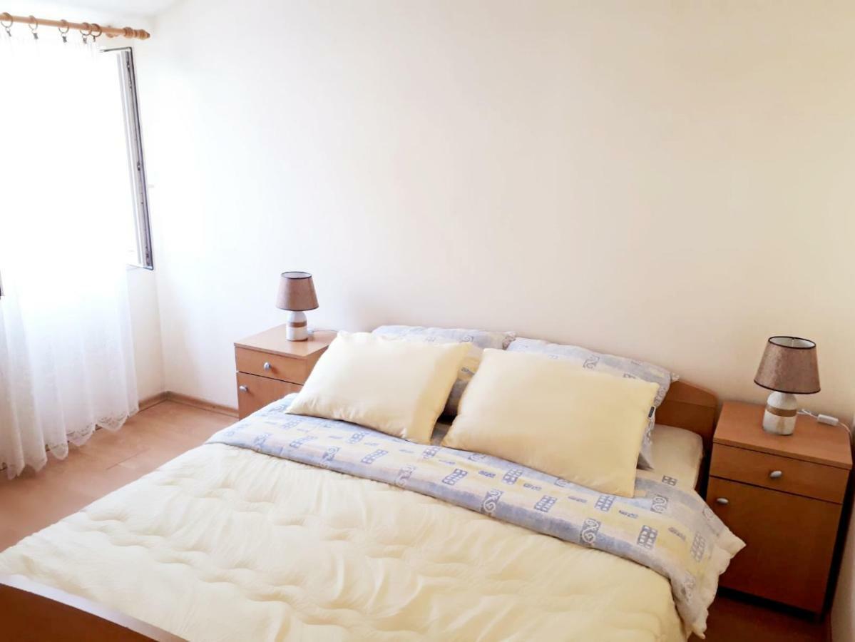 Apartments Dani Бол Екстер'єр фото